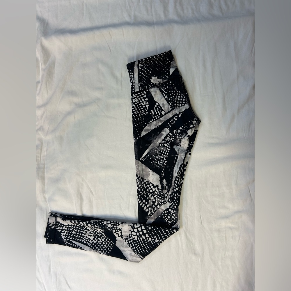 Black and White Patterned Lululemon Leggings